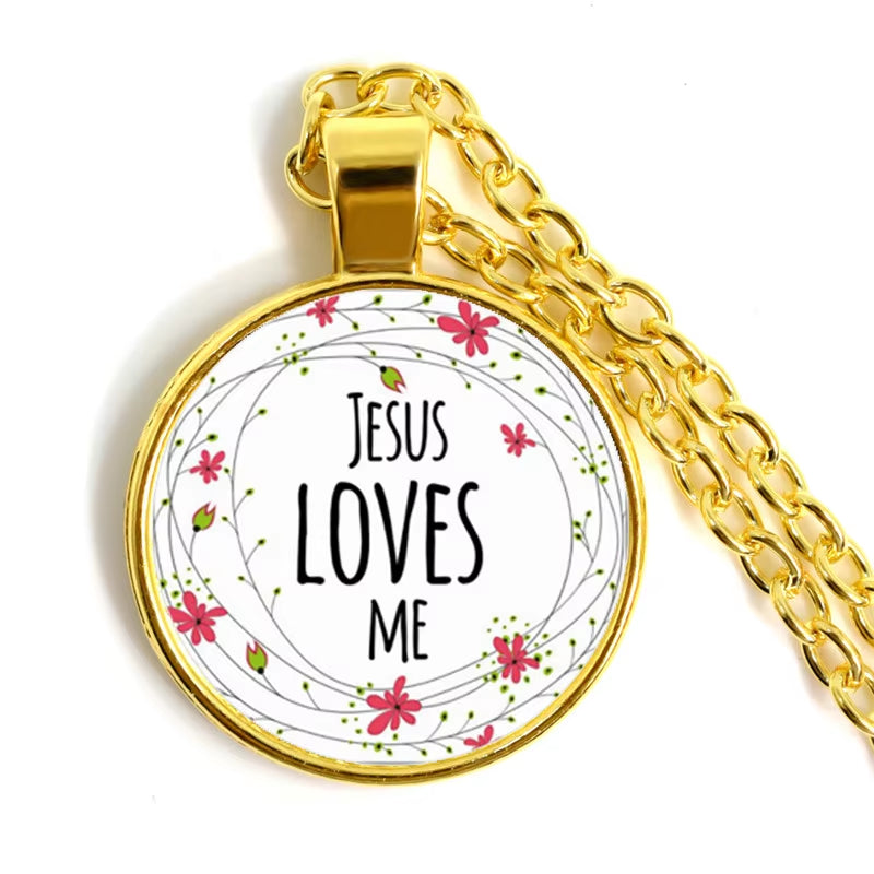 Colgante “Jesús Me Ama” con Versículo Bíblico – Collar Religioso Inspirador